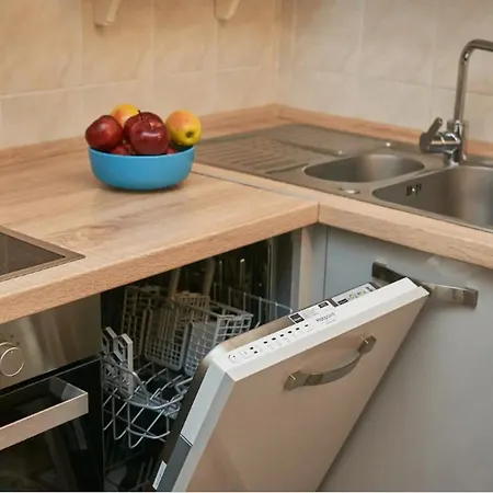 идеальная ванна для двоих ,парковка, Metro Apartment *