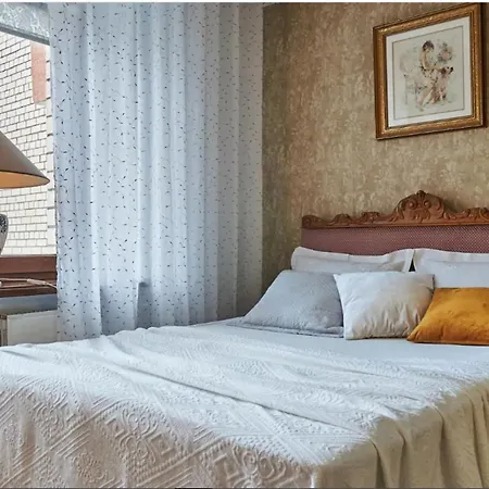 идеальная ванна для двоих ,парковка, Metro Apartment