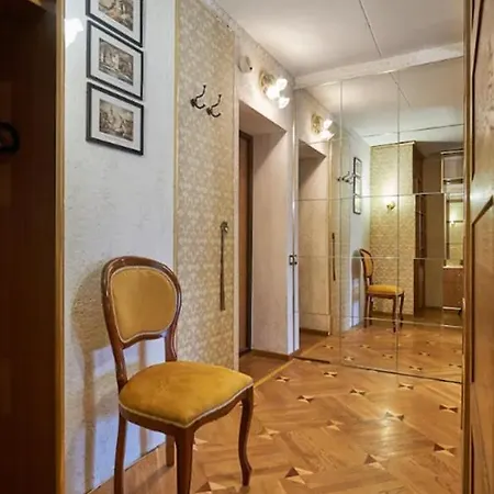 идеальная ванна для двоих ,парковка, Metro Apartment