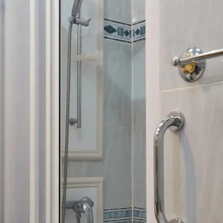 Apartment идеальная ванна для двоих ,парковка, Metro